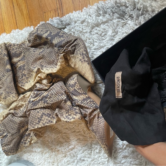 RARE Yeezy snakeskin trackpant-tech knee boots. Size 8 - Picture 6 of 8